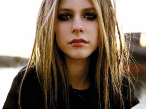 آهنگ انگلیسی Forgotten از Avril Lavigne به همراه متن و ترجمه مجزا