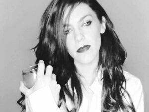 آهنگ فرانسوی Anaïs Delva Et je danse از Anaïs Delva به همراه متن و ترجمه مجزا