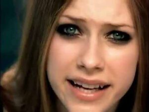 آهنگ انگلیسی Who Knows از Avril Lavigne به همراه متن و ترجمه مجزا