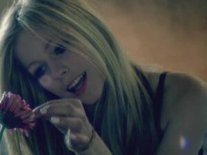 آهنگ انگلیسی Wish You Were Here از Avril Lavigne به همراه متن و ترجمه مجزا
