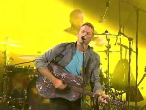 آهنگ انگلیسی Yellow از Coldplay به همراه متن و ترجمه مجزا