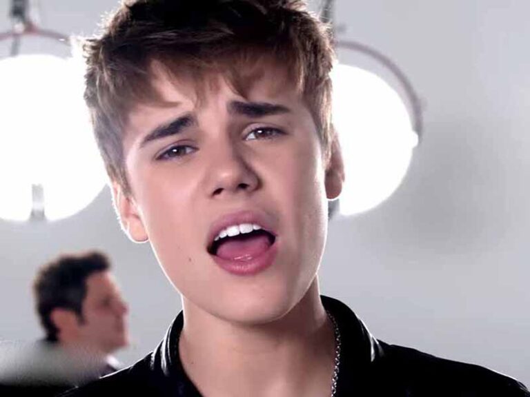 آهنگ انگلیسی That Should Be Me از Justin Bieber به همراه متن و ترجمه مجزا