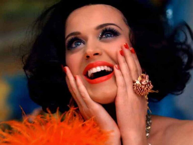 آهنگ انگلیسی Waking Up In Vegas از Katy Perry به همراه متن و ترجمه مجزا