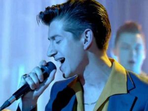 آهنگ انگلیسی Fireside از Arctic Monkeys به همراه متن و ترجمه مجزا