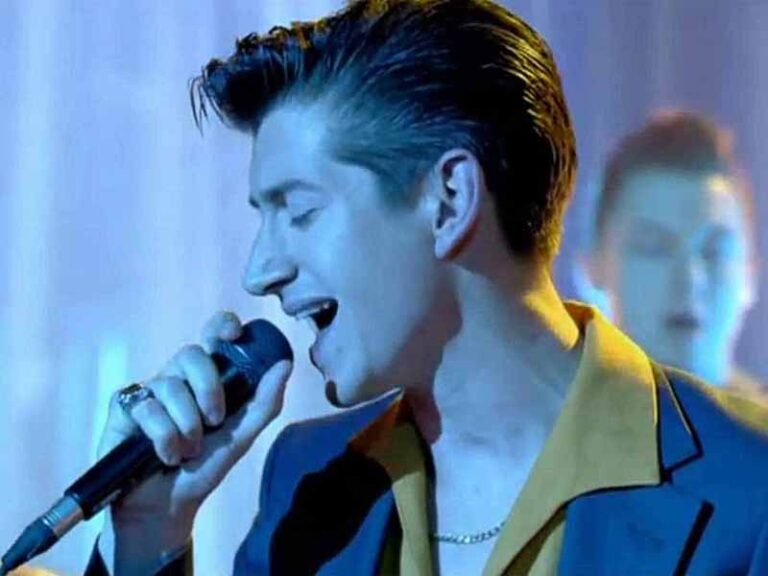 آهنگ انگلیسی Fireside از Arctic Monkeys به همراه متن و ترجمه مجزا