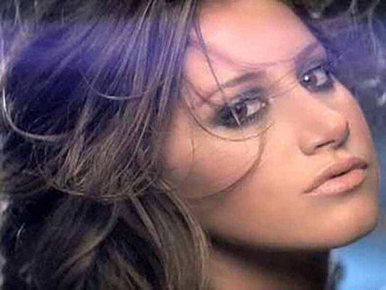 آهنگ انگلیسی It’s Alright, It’s OK از Ashley French به همراه متن و ترجمه مجزا