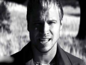 آهنگ انگلیسی Helpless When She Smiles از Backstreet Boys به همراه متن و ترجمه مجزا