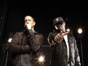 آهنگ انگلیسی Lighters از Bad Meets Evil به همراه متن و ترجمه مجزا