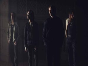 آهنگ انگلیسی Specter از Bad Omens به همراه متن و ترجمه مجزا
