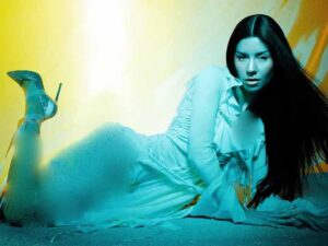 آهنگ انگلیسی EVERYBODY KNOWS I’M SAD از MARINA به همراه متن و ترجمه مجزا